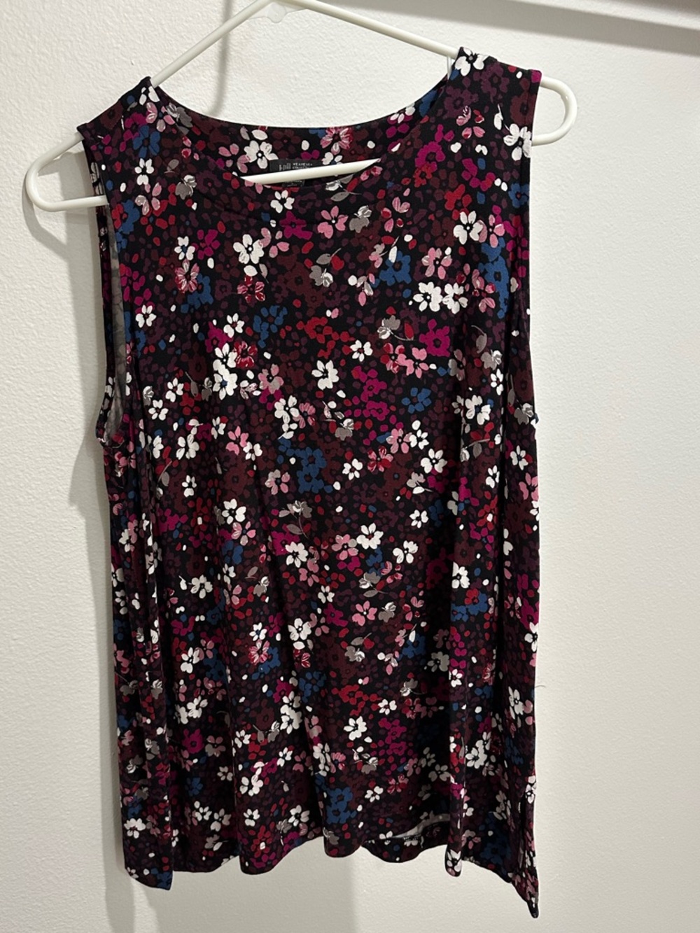J Jill Wearever LP sleeveless tunic black floral with side slits. Worn 1-2 times